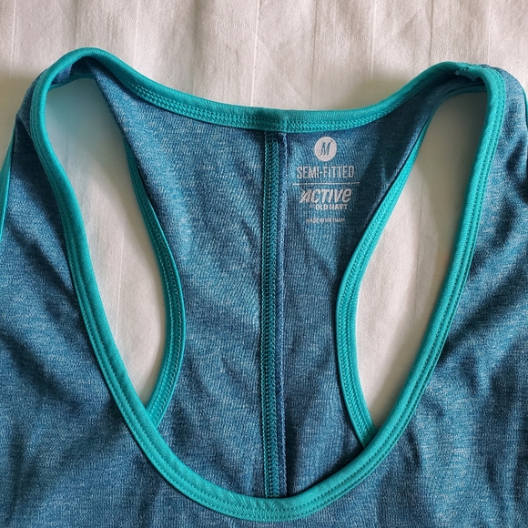 Old Navy Semi-Fitted Active Workout Shirt MEDIUM - Picture 3 of 5